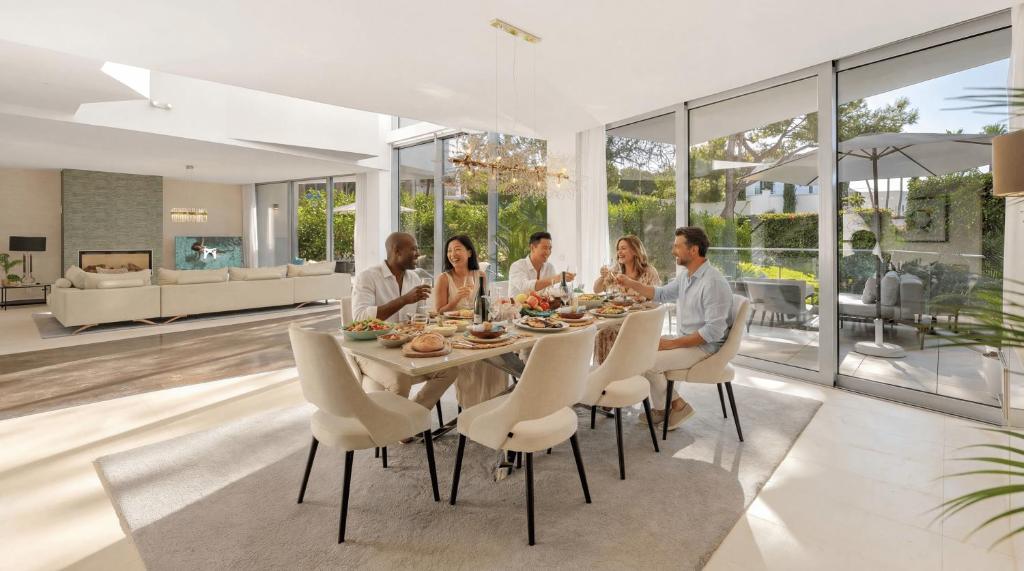 VACATION MARBELLA I Villa Finesse, Luxury Villa, Golden Mile, Swimming-pools, Sauna, Spa, Gym, Gated Community, Minutes from Golfs and Beaches photo photo 4