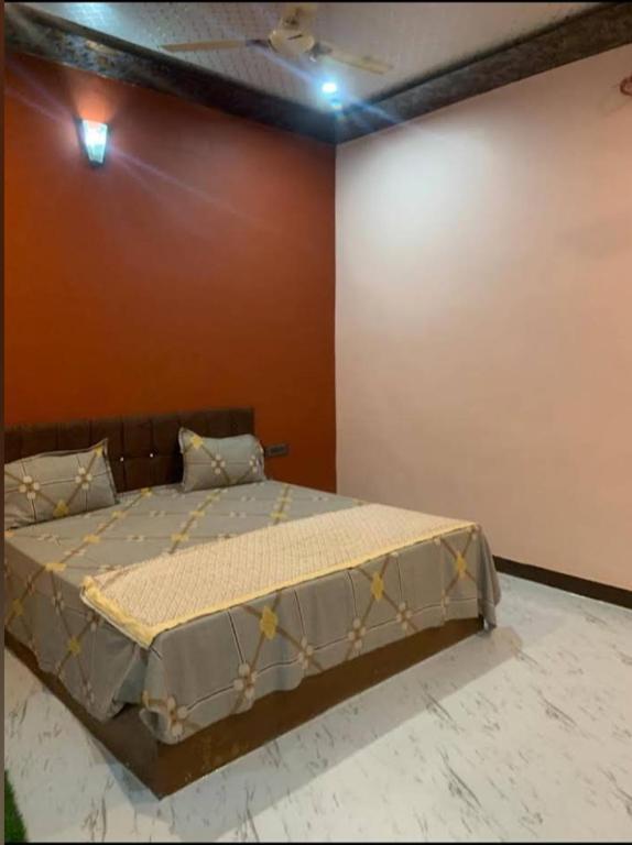 a bedroom with a bed in a room at Hotel ak palace and restaurant in Meerut