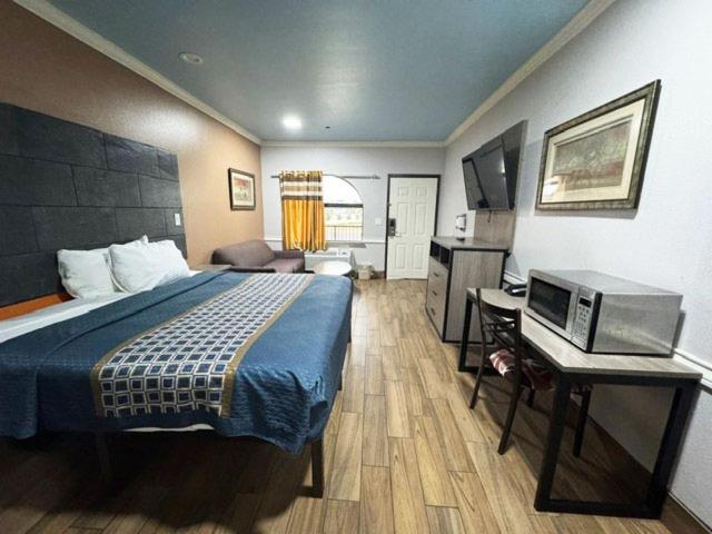 Downtowner Inns & Suites IAH Airport - Humble TX US 59 - Habitación King Accesible Para No Fumadores