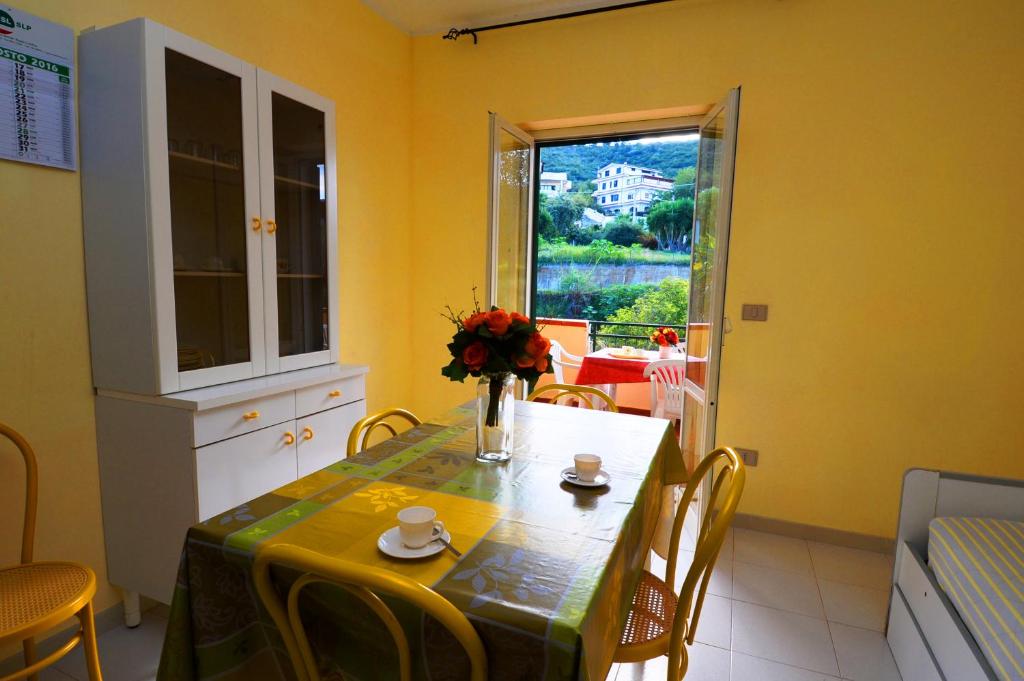 Appartamenti Del Sole - Appartamento Con Due Camere Da Letto Con Balcone