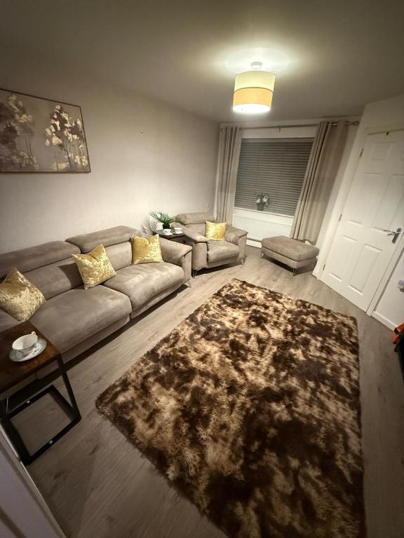 a living room with a couch and a rug at Gloria's Getaway in Langport