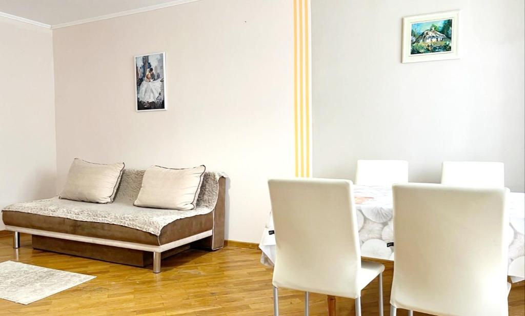 a living room with a couch and a table and chairs at Центр, 2х комнатная студио возле парка, WIFI in Vinnytsya