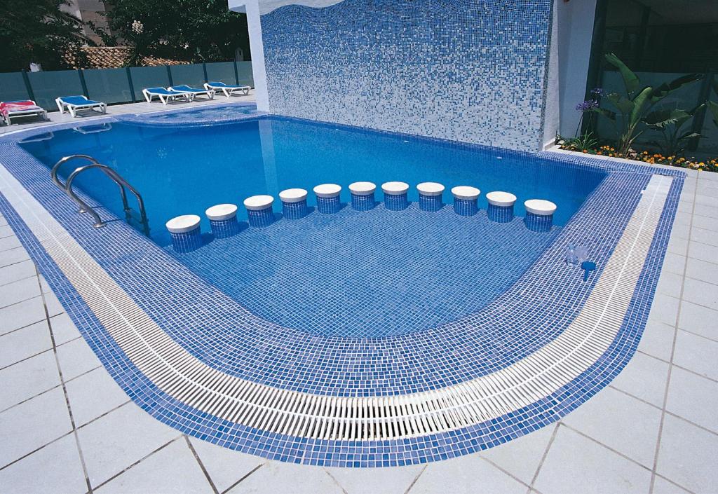 Bazén v ubytovaní Hotel RH Riviera - Adults Only alebo v jeho blízkosti