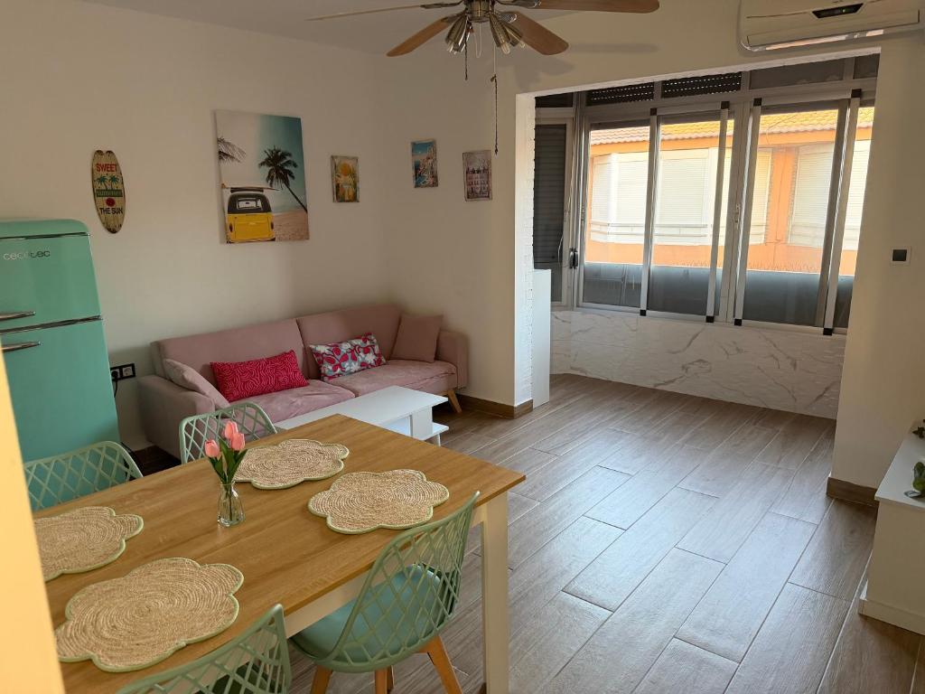 a living room with a table and a couch at Apartamento Torrenueva en playa 4 planta in Torrenueva