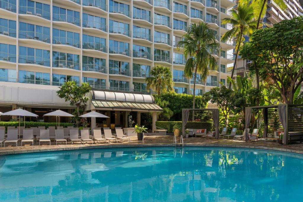 a swimming pool in front of a hotel at Sheraton Princess Kaiulani Waikiki Beach in Honolulu