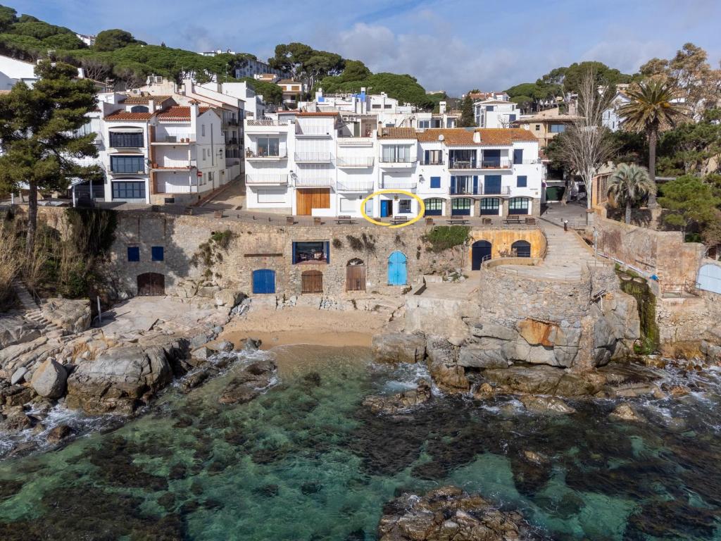 an aerial view of a beach with white buildings at A pie de Playa, Casa de Pescadores en Calella in Calella de Palafrugell