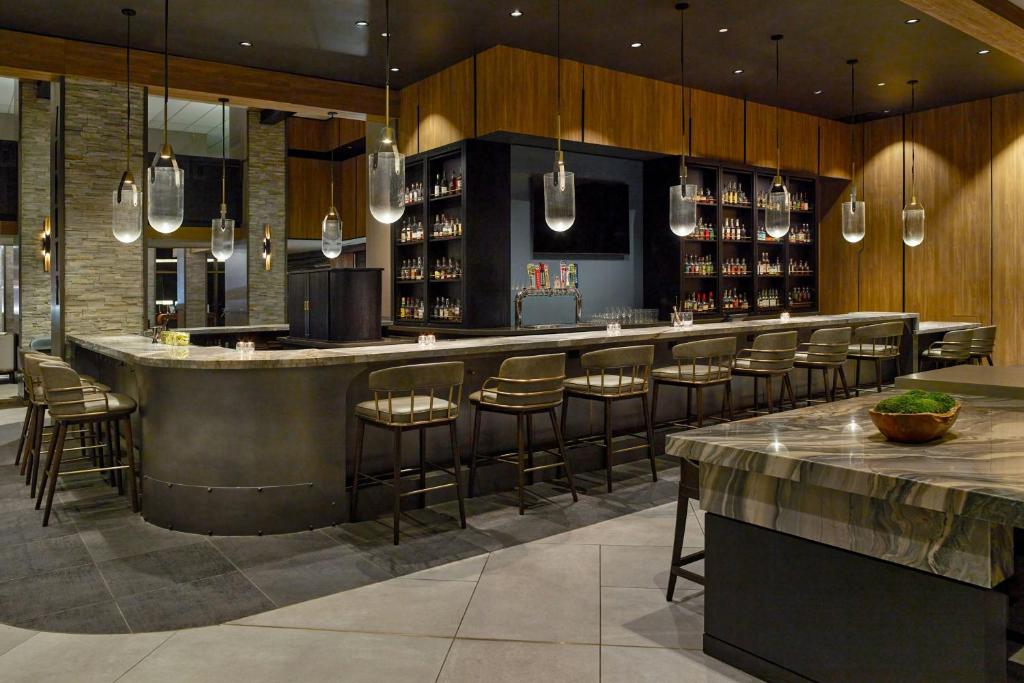 Marriott Kansas City Overland Park - Housity