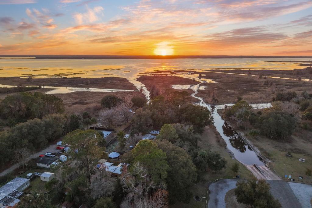 Gallery image of Steps to Orange Lake: Pet-Friendly Getaway! in Hawthorne