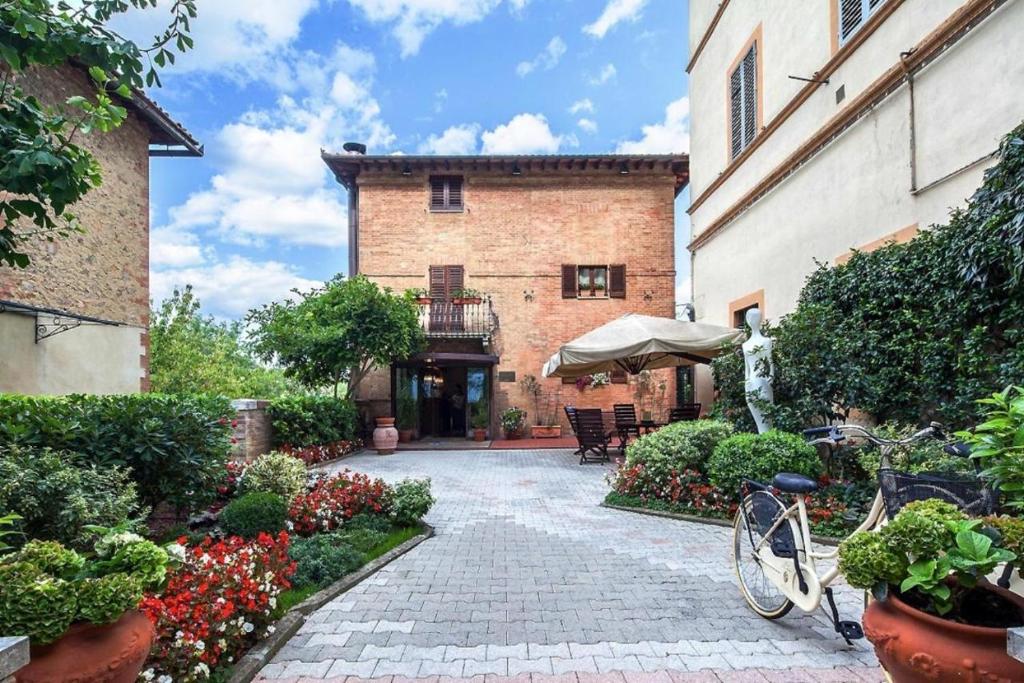 a bike parked in front of a building with flowers at Hotel Arcobaleno in Siena