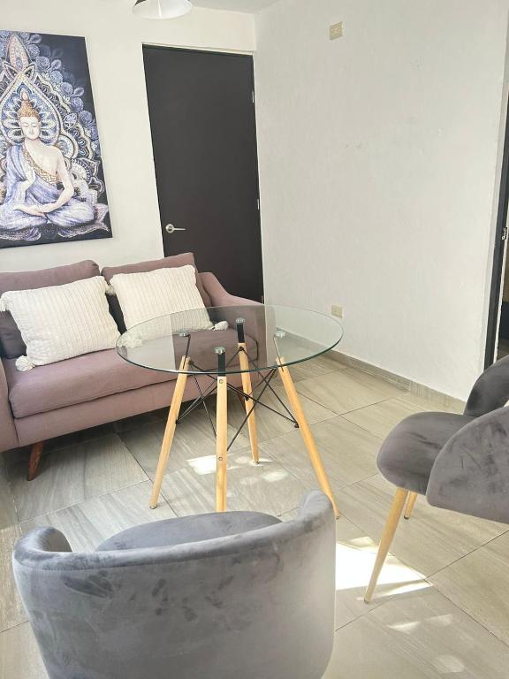 Super cozy house with tub - central