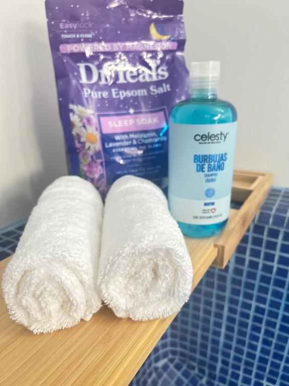 Super cozy house with tub - central