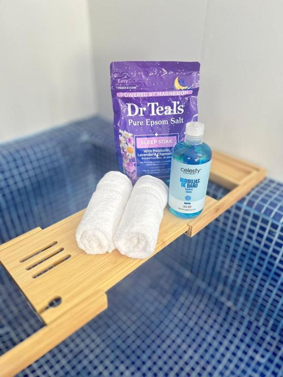 Super cozy house with tub - central