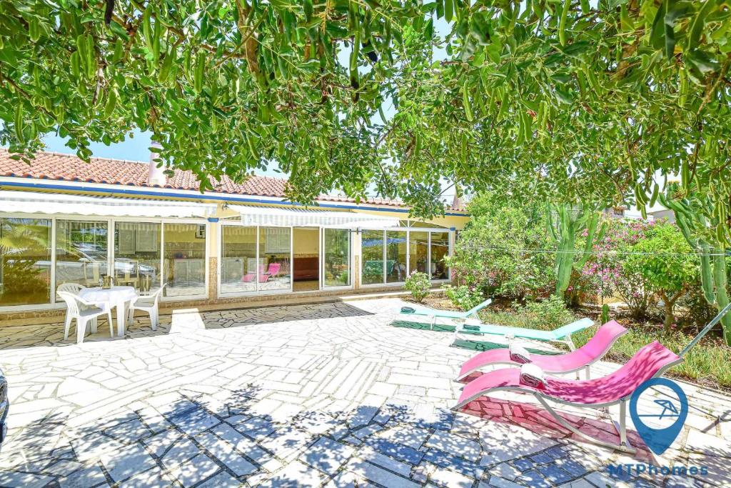 Vila Portuguesa by MTPhomes