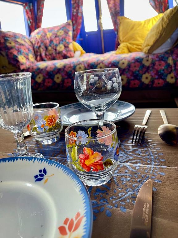 Cabane Flottante Romantique Guerlédan Floating Lake Retreat