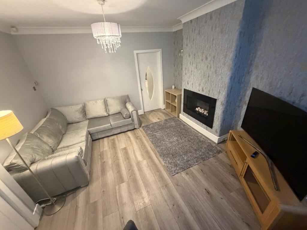 2 Bed house - Brighouse close to McDonalds and B&M - Apartamento De Dos Dormitorios