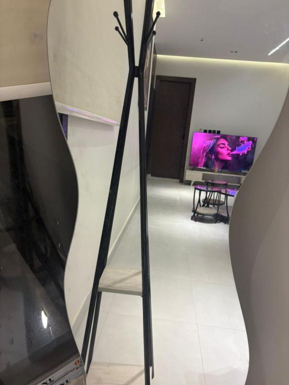 a staircase with a chair in a room with a tv at فنادق مخدومة in Quai
