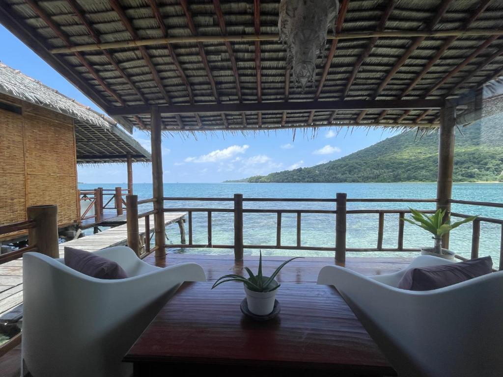 Floating Paradise - Bungaló De Lujo