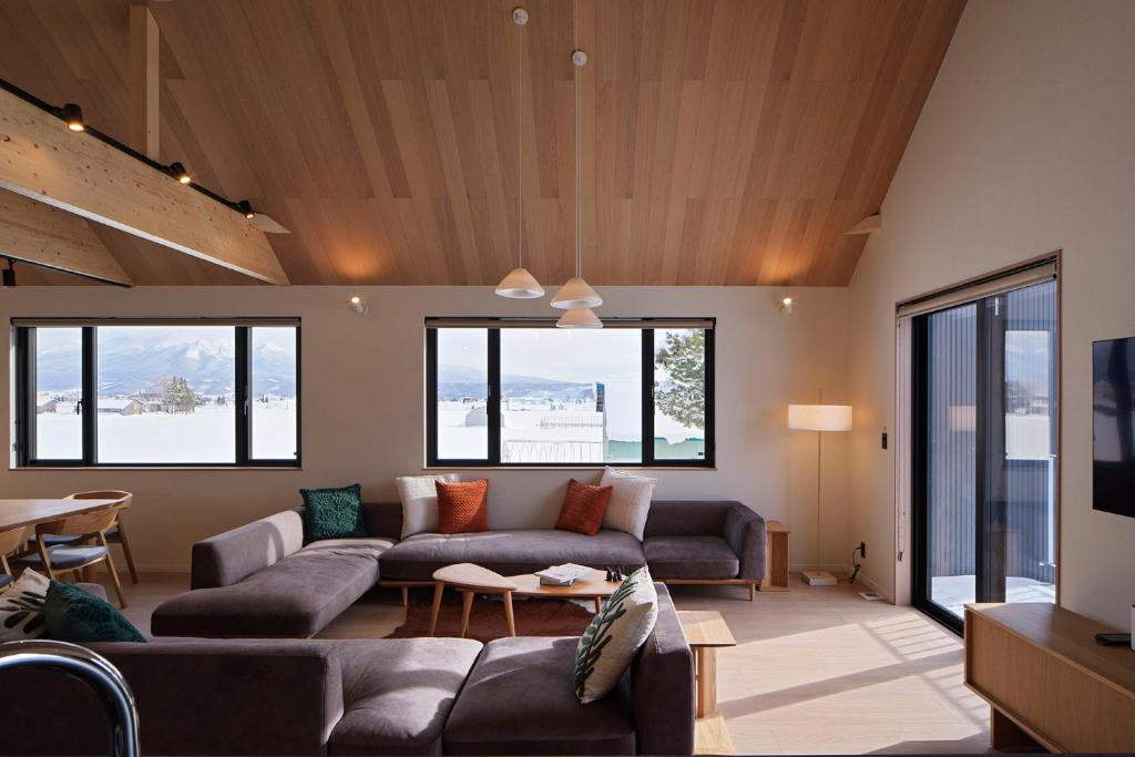 a living room with a couch and a table at Villa Matsu by H2 Life in Nakafurano
