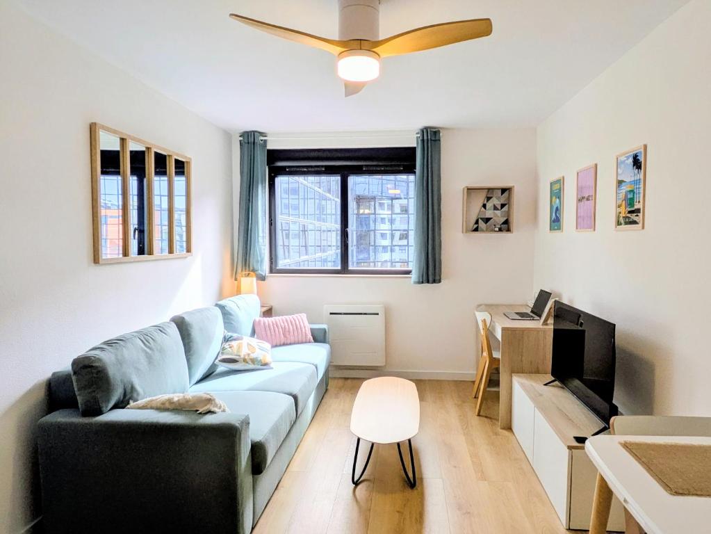 Studio Center Compans Free Parking WIFI Subway Airport