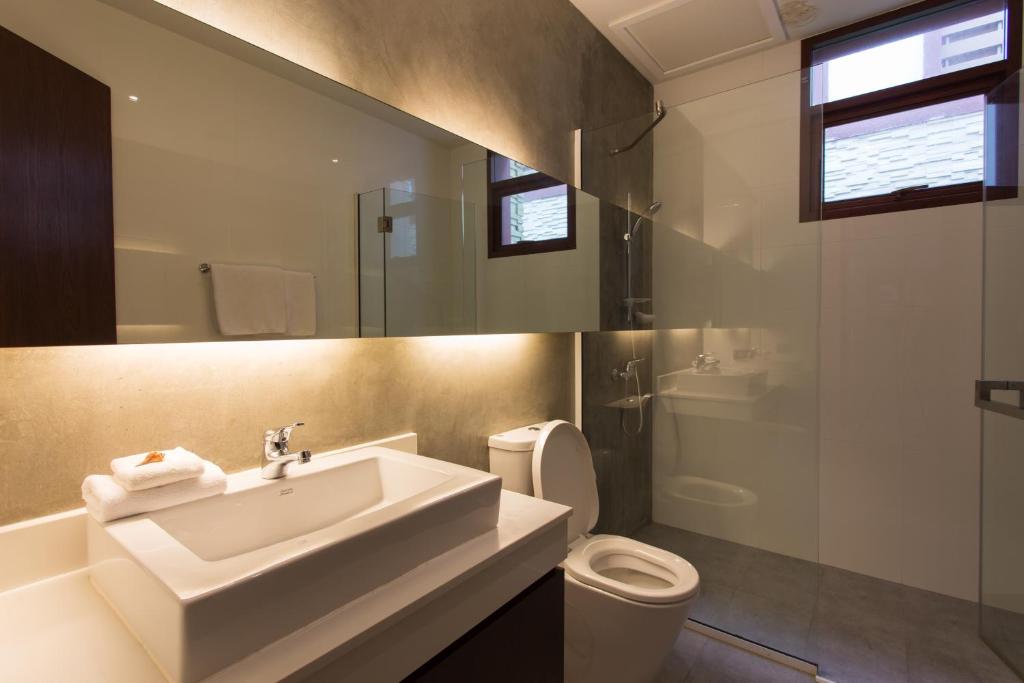Koupelna v ubytování Amatapura Beachfront Villa 10 , SHA Certified