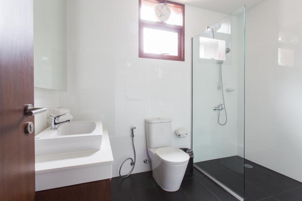 Koupelna v ubytování Amatapura Beachfront Villa 10 , SHA Certified