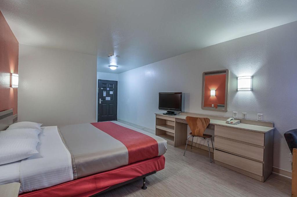 Motel 6-Pasadena, TX - 