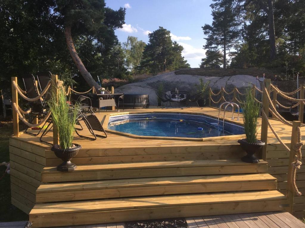 Large house with pool and close to the sea