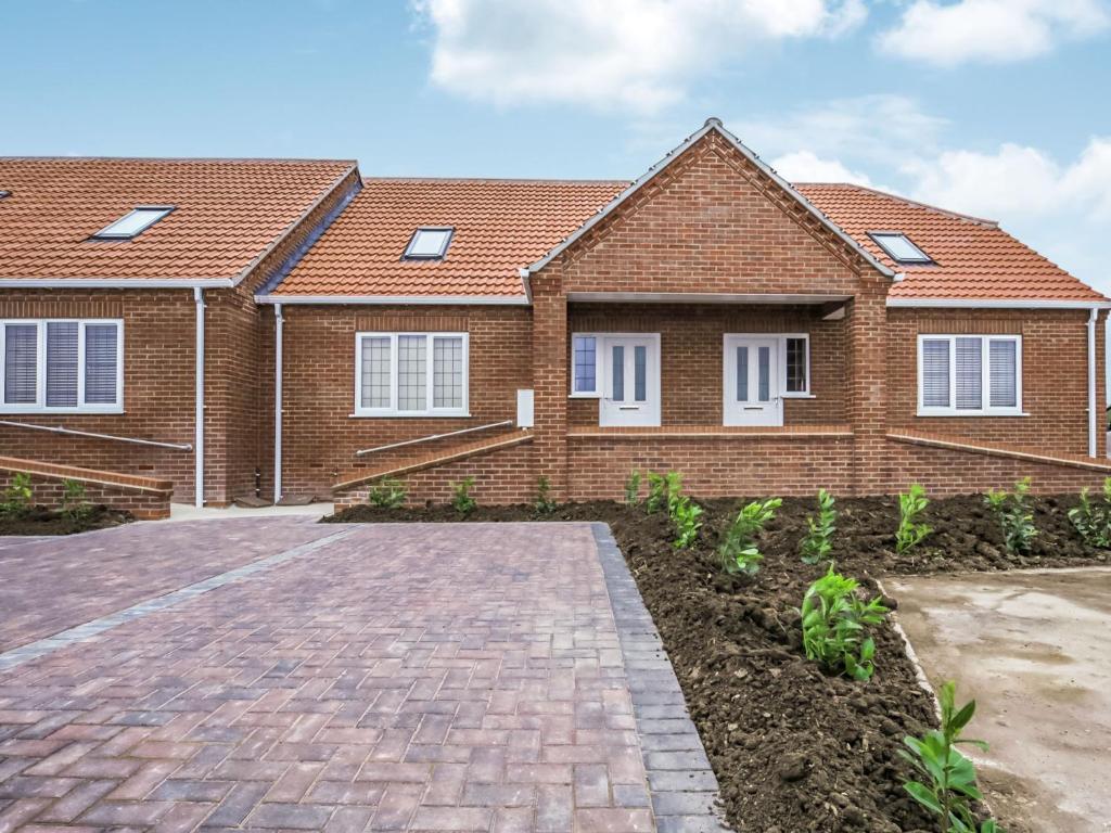 a house with a brick driveway in front of it at 1 Dawson Court - Uk33410 in Mablethorpe