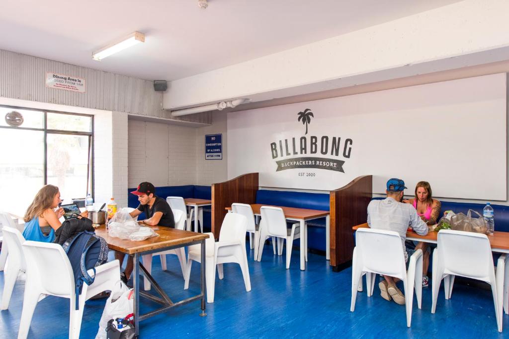 Hosté ubytování Billabong Backpackers Resort
