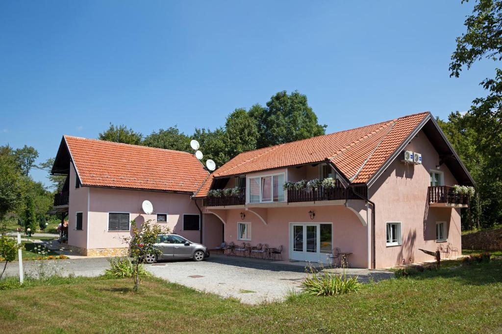 Gallery image of Apartman & Sobe Orhideja in Smoljanac