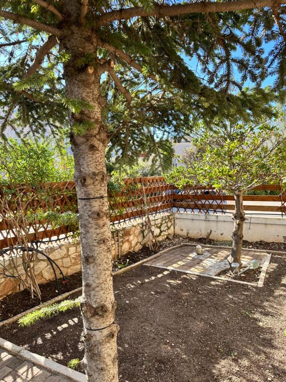Elegant Garden Apartment in Quiet Halandri