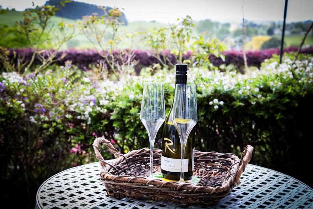 Nápoje v ubytování Waitomo Orchard Estate B&B