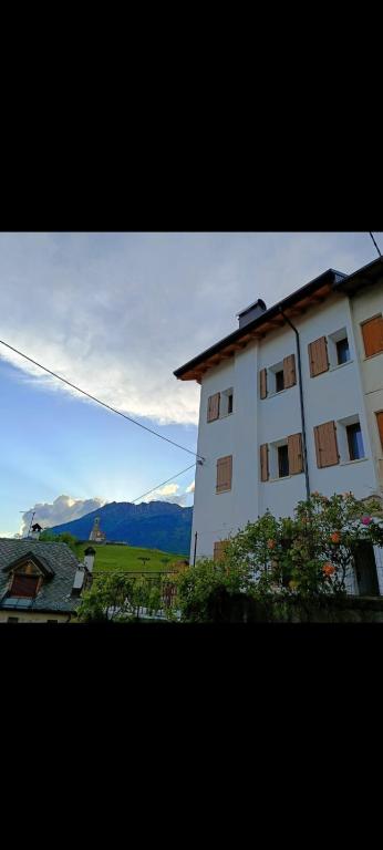 a white building with a view of a mountain at Moro 70 locazione turistica in Montanes