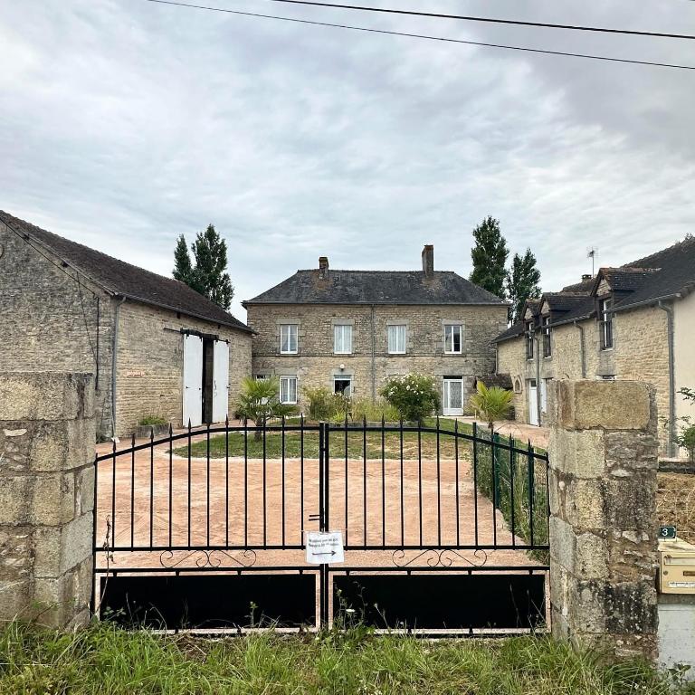 an old gate in front of a house at Bed & Breakfast Chateau Saintonge in Le Chevain