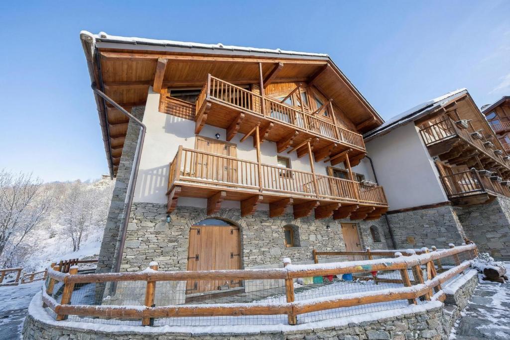 Rebecca's House few steps from skiing - Happy Rentals - Housity