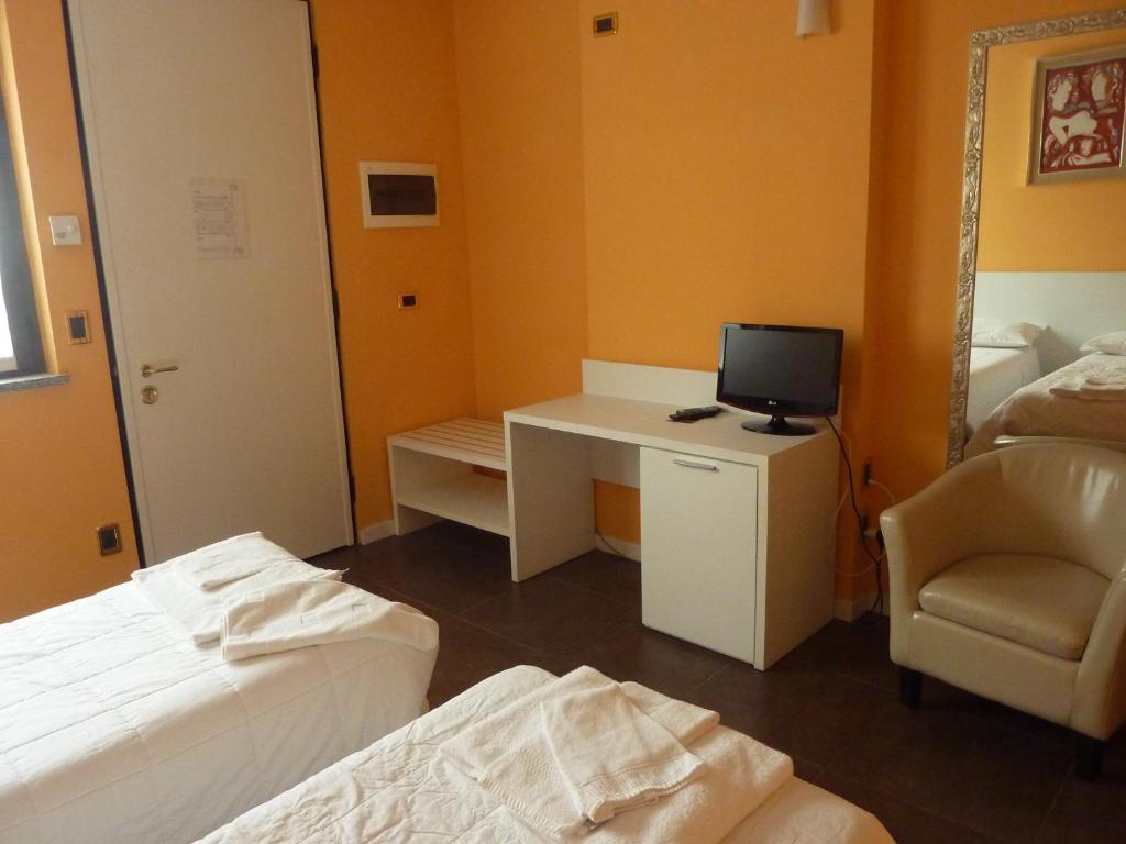 Hotel Padus Meublè Parma - Vierpersoonskamer Met Eigen Badkamer