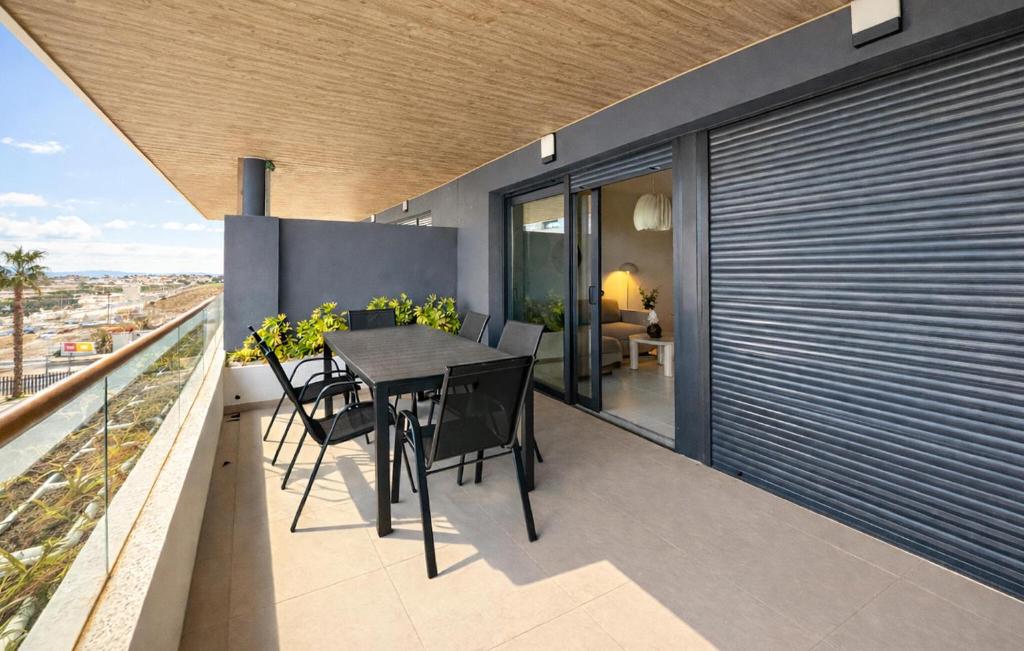 Stunning Apartment In Torrevieja