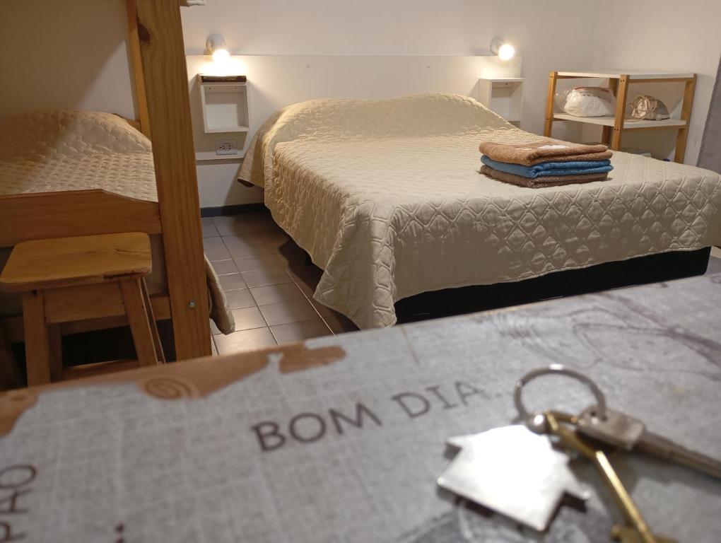a pair of beds in a room with a pair of handcuffs at Monoambiente céntrico con balcón - Posadas, Misiones in Posadas