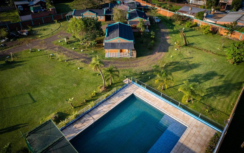 an overhead view of a swimming pool in a yard at Mi Buen Refugio in Puerto Iguazú