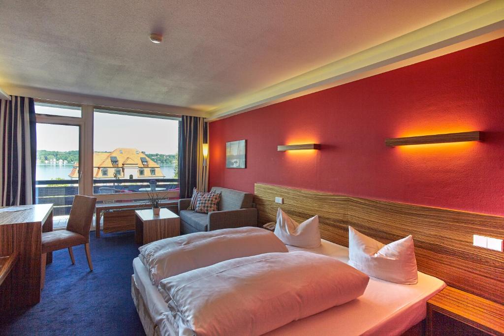 Postel nebo postele na pokoji v ubytování Hotel Schloss Berg