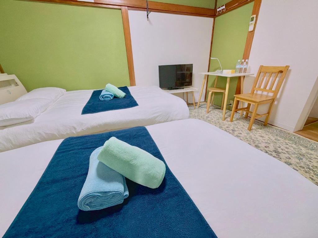 a hotel room with two beds and a tv at 池袋1F 2bedrooms Suite Cozy for 1-4 guests in Tokyo
