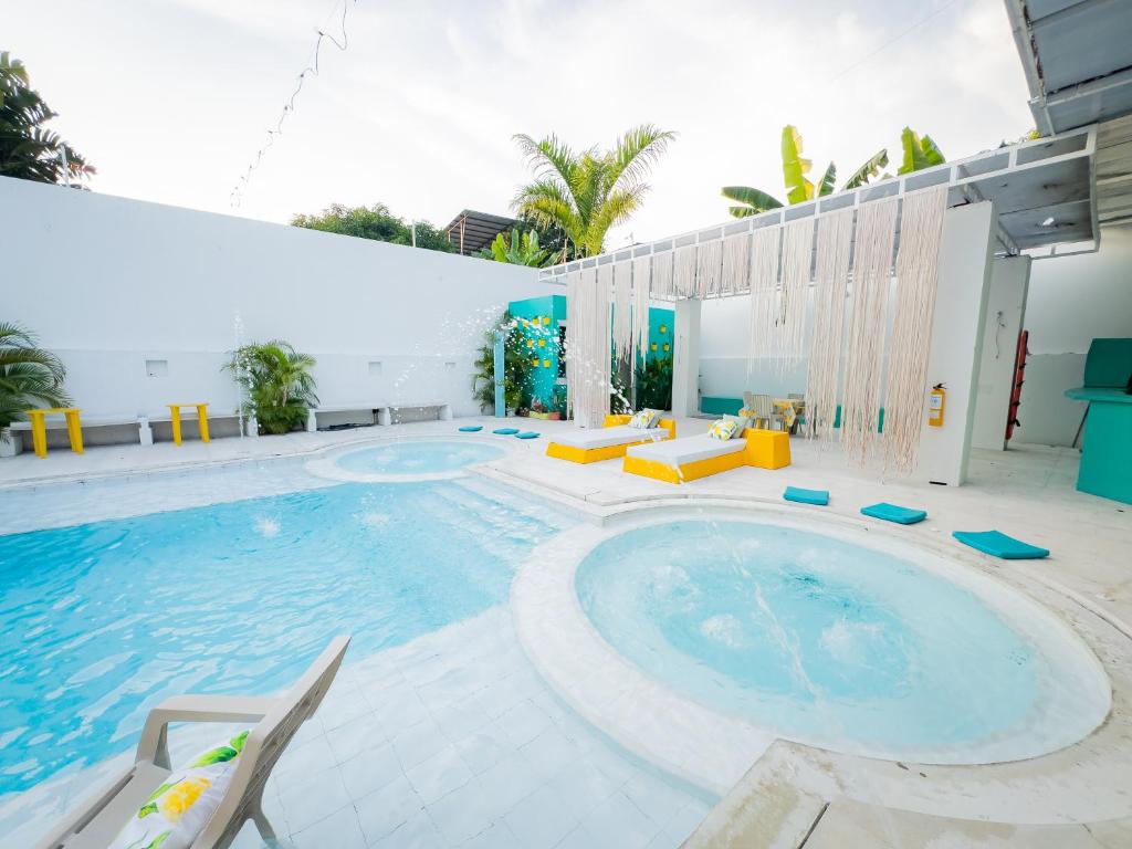 a large swimming pool in a house at La Puerta del Ángel LOW COST in Ricaurte