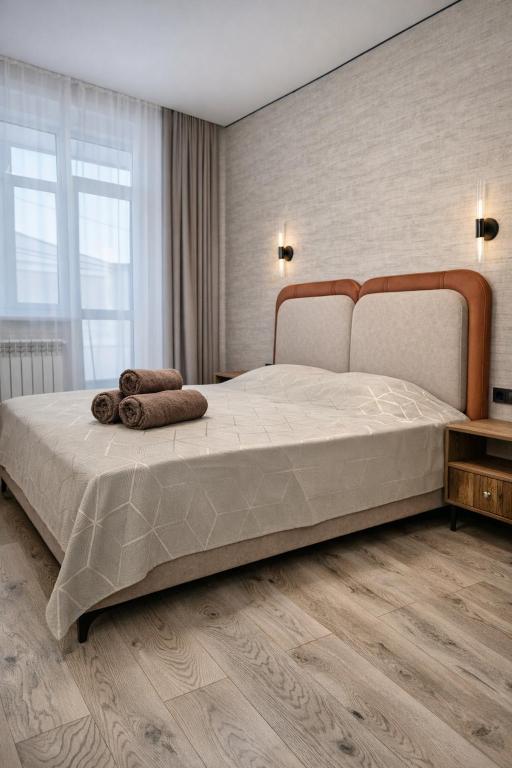 a bedroom with a large bed in a room at ЖК Альфараби in Kokshetau