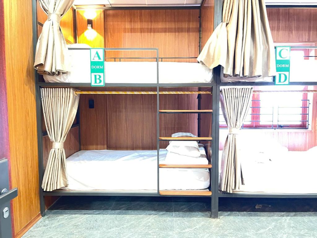 two bunk beds in a room with at The Sun Backpacker Hostel in Ninh Binh