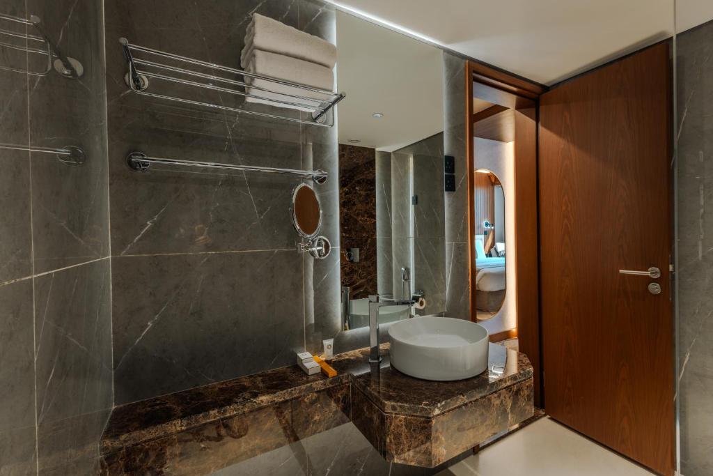 Kuwait Continental Hotel - Queen Suite