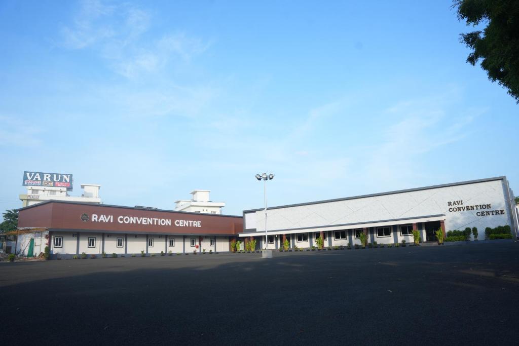 a large building with a main convention center at Ravi Convention Centre in Rājānagaram