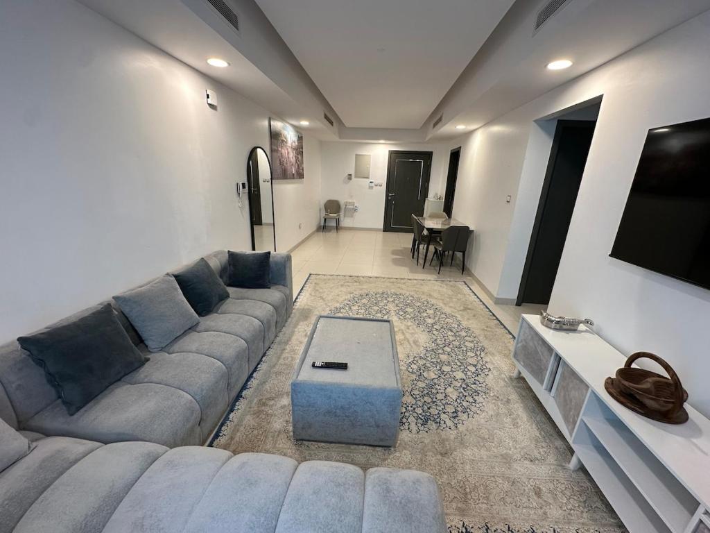 Pinnacle Row Panoramic 2BR Oasis