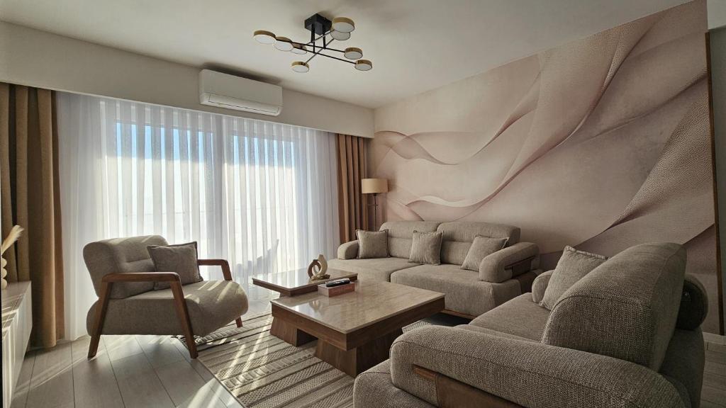 Modern Loft Scenic Views & Private Garage in City Center