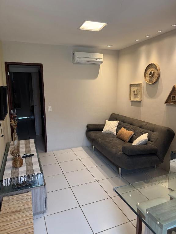 a living room with a couch and a table at Flat com linda vista no Monte Castelo in Sairé