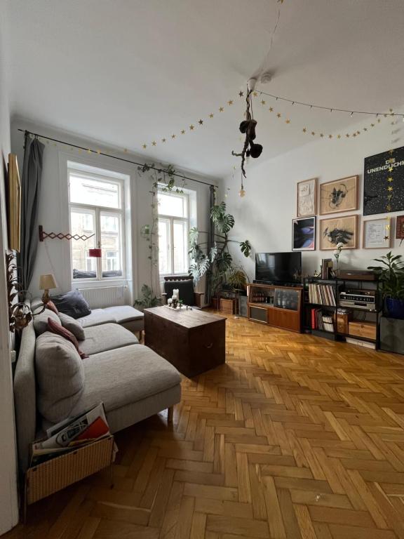 Künstlerische Altbauwohnung im beliebten Nibelungenviertel